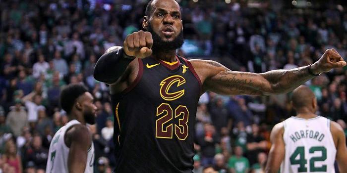  詹姆斯生涯总分突破四万分，创历史新高  